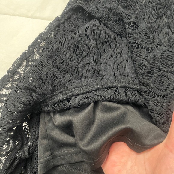 Revolve long Lacey dress -Strapless-Free Gift 🎁 Included - Picture 6 of 9